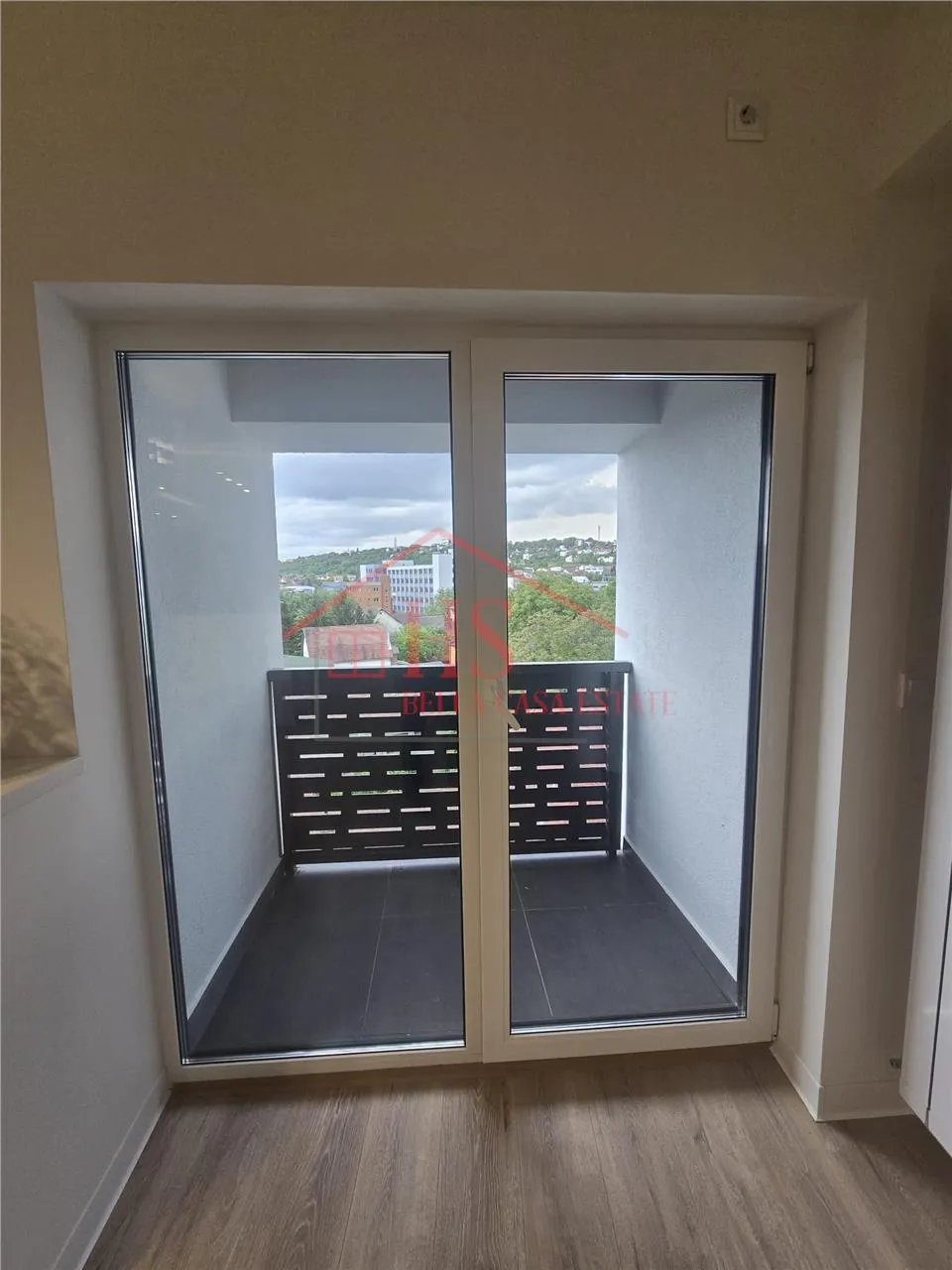 property gallery main image